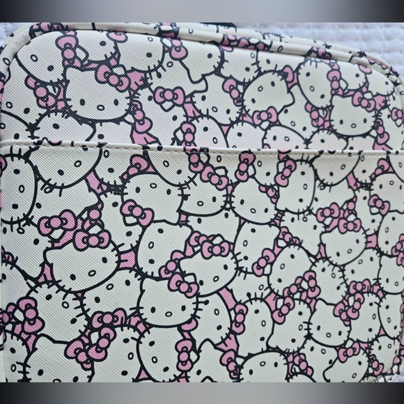 Hello Kitty Pink Makeup Box - Picture 3 of 5